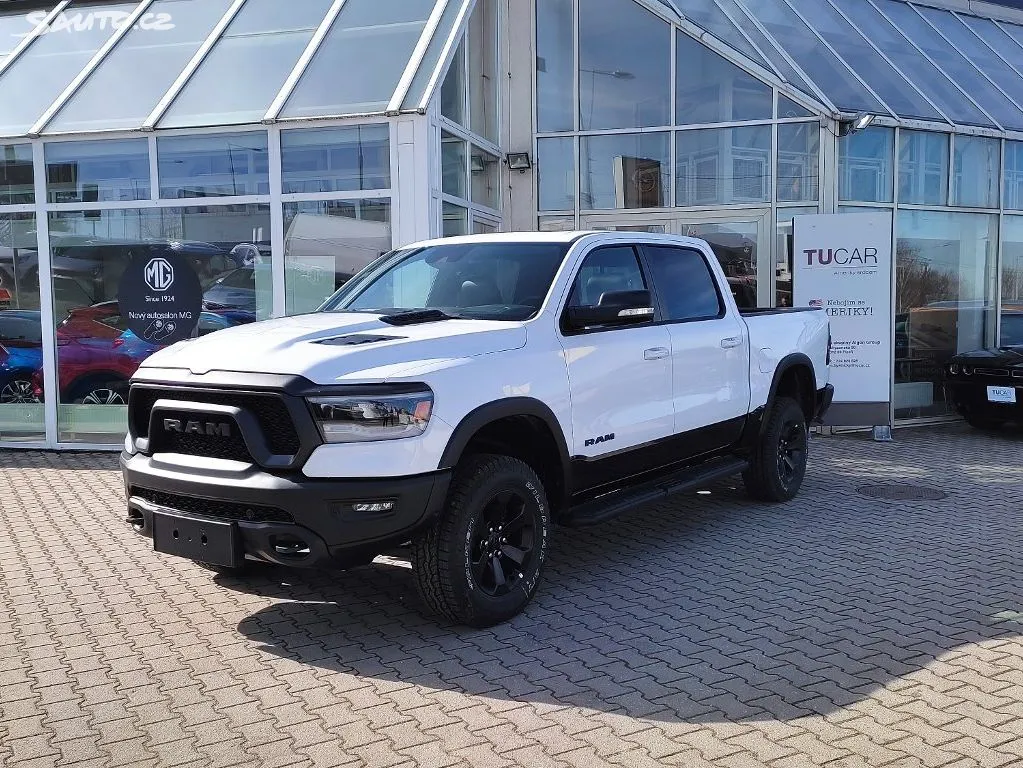 Dodge Ram 1500 Rebel 5,7 V8 HEMI Image 2