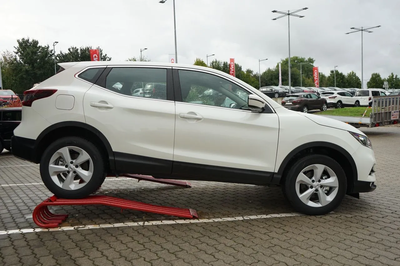 Nissan Qashqai 1.3 DIG-T...  Image 4