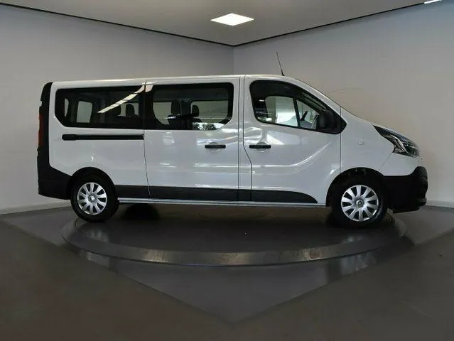 RENAULT Trafic Image 3