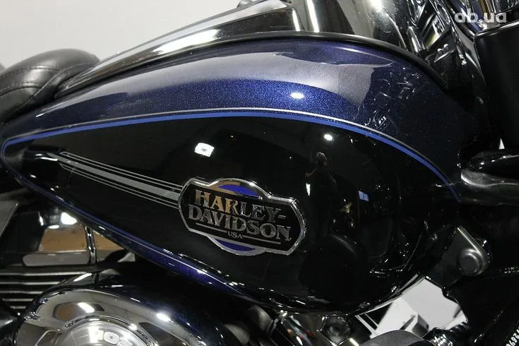 Harley-Davidson FLHTCU Image 4